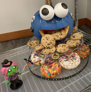 Cookie Monster Pumpkin carving and eating cookies